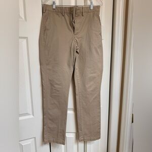 Cremieux Men’s khaki pants. Size 32/32